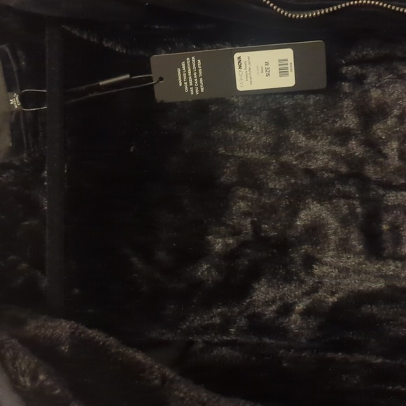 Gorgeous Jacket !! Velvet texture on outside Faux fur on Inside !!! New 🆕 - Picture 2 of 8